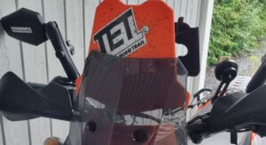 Read more about the article Adventure specs Mini Fairing with KTM windscreen